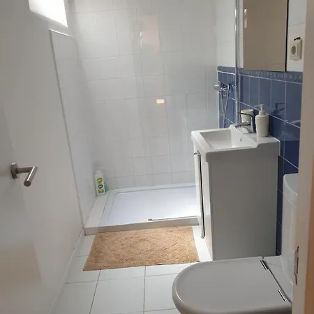 Do Ermal Albergue