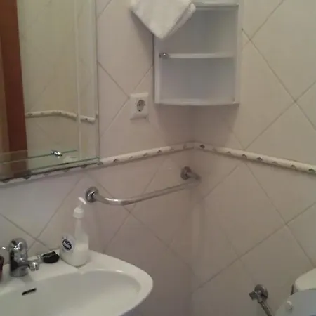 Do Ermal Albergue